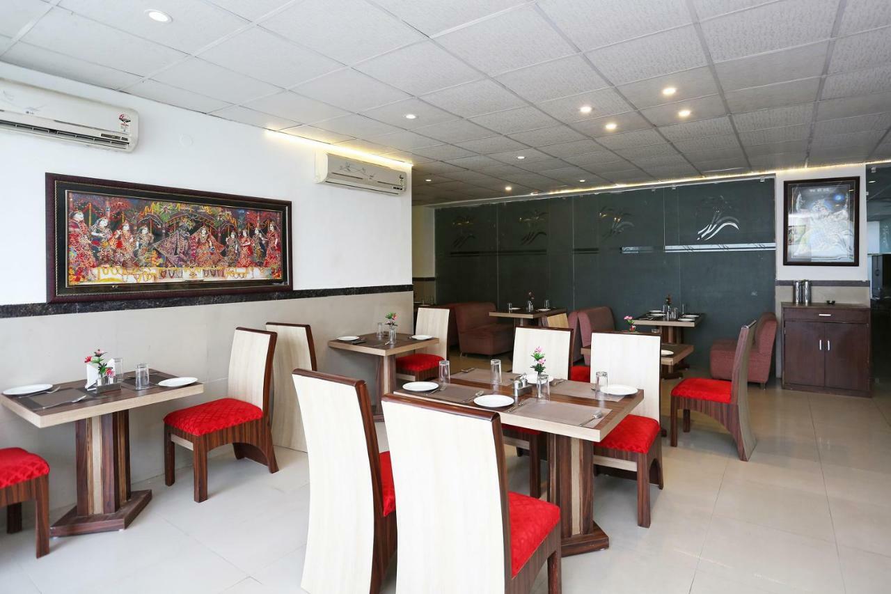 Oyo 13564 Near Prem Mandir Hotel Mathura Exterior photo